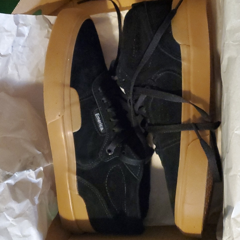 Emerica pillar shoe. Size 8.